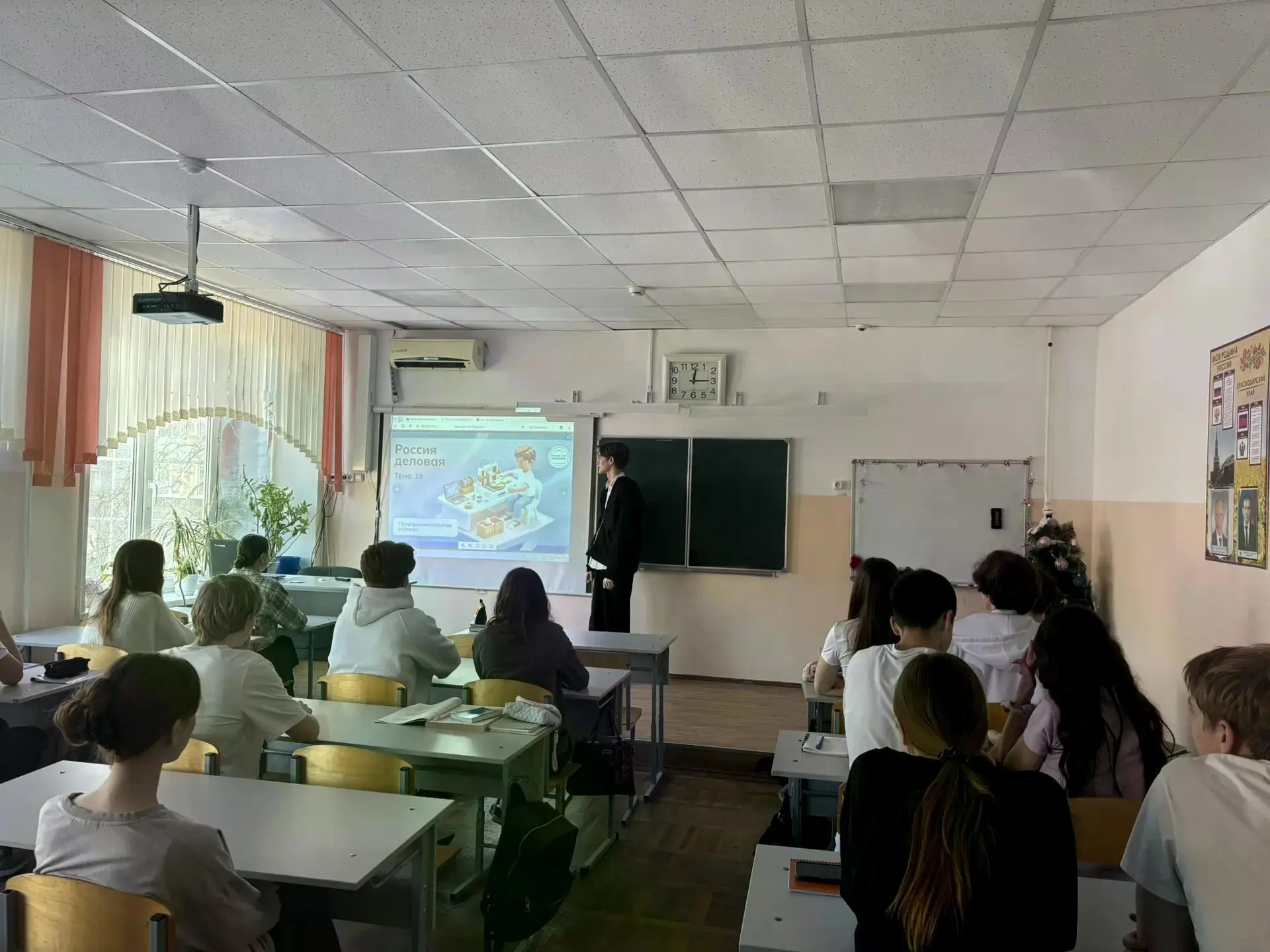 Архипова Анжелика Анатольевна и Колодяжная Оксана Николаевна, классные руководители 8 «Г» и 11 «Б» к