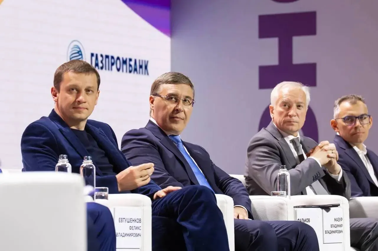 Валерий Фальков открыл пленарную сессию XI Всероссийского форума молодых ученых, инженеров и предпри