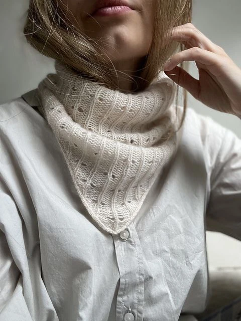 Платочек на шею.