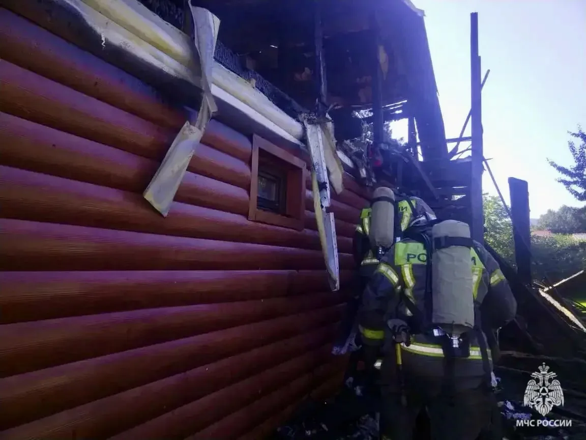 🚒 В Турочакском районе загорелся жилой дом