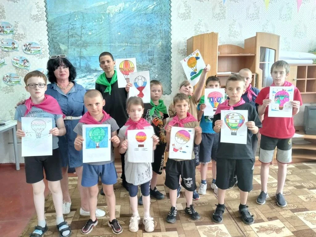 🌍🎈 Увлекательная игровая программа «Путешествие летними островами» прошла 14.06.2026 в пришкольном