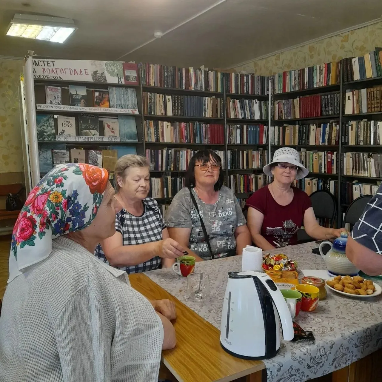 В преддверии праздника- международного дня соседа в Недоступовской сельской библиотеке ...