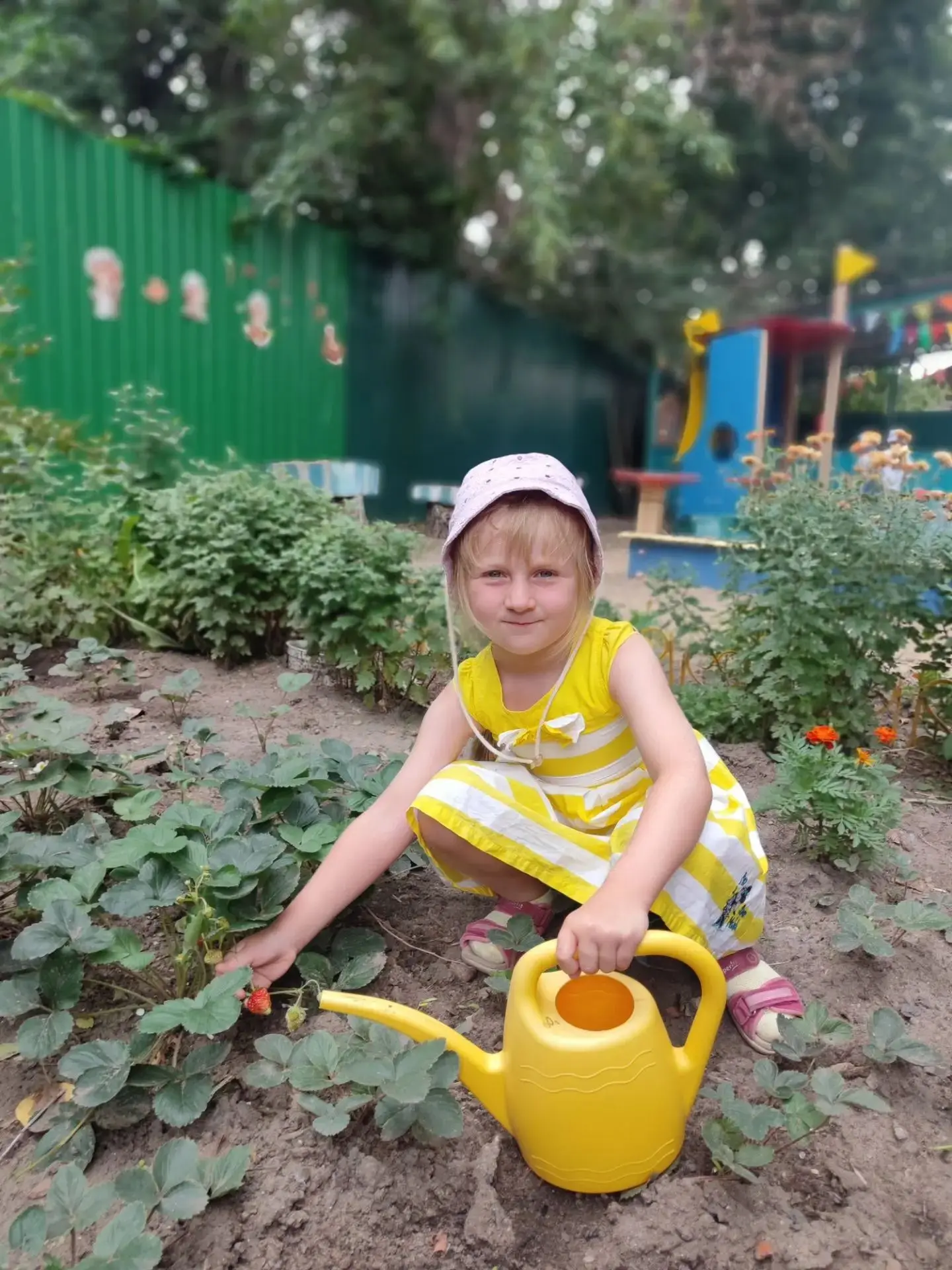 В рамках проекта «Маленькие хозяева земли» была организована акция «Чистая капля». Участниками трудо