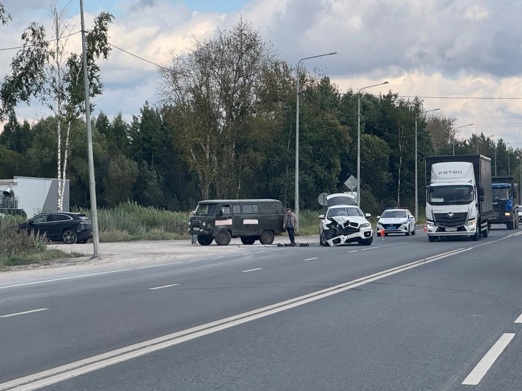 ТОМИКС Во Владимире БМВ разворачивалась где попало и встретила УАЗ https://www.томикс33...