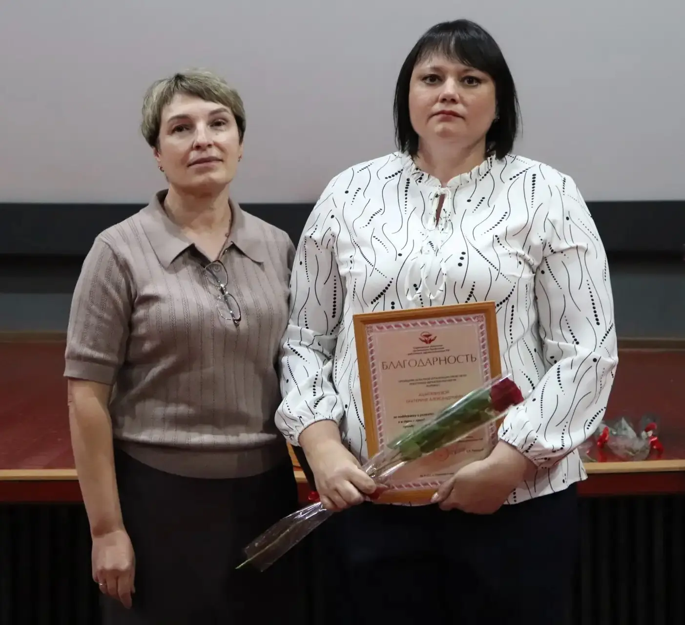 Председатель профсоюзной организации здравоохранения района Ольга Виноградова присоединилась к поздр