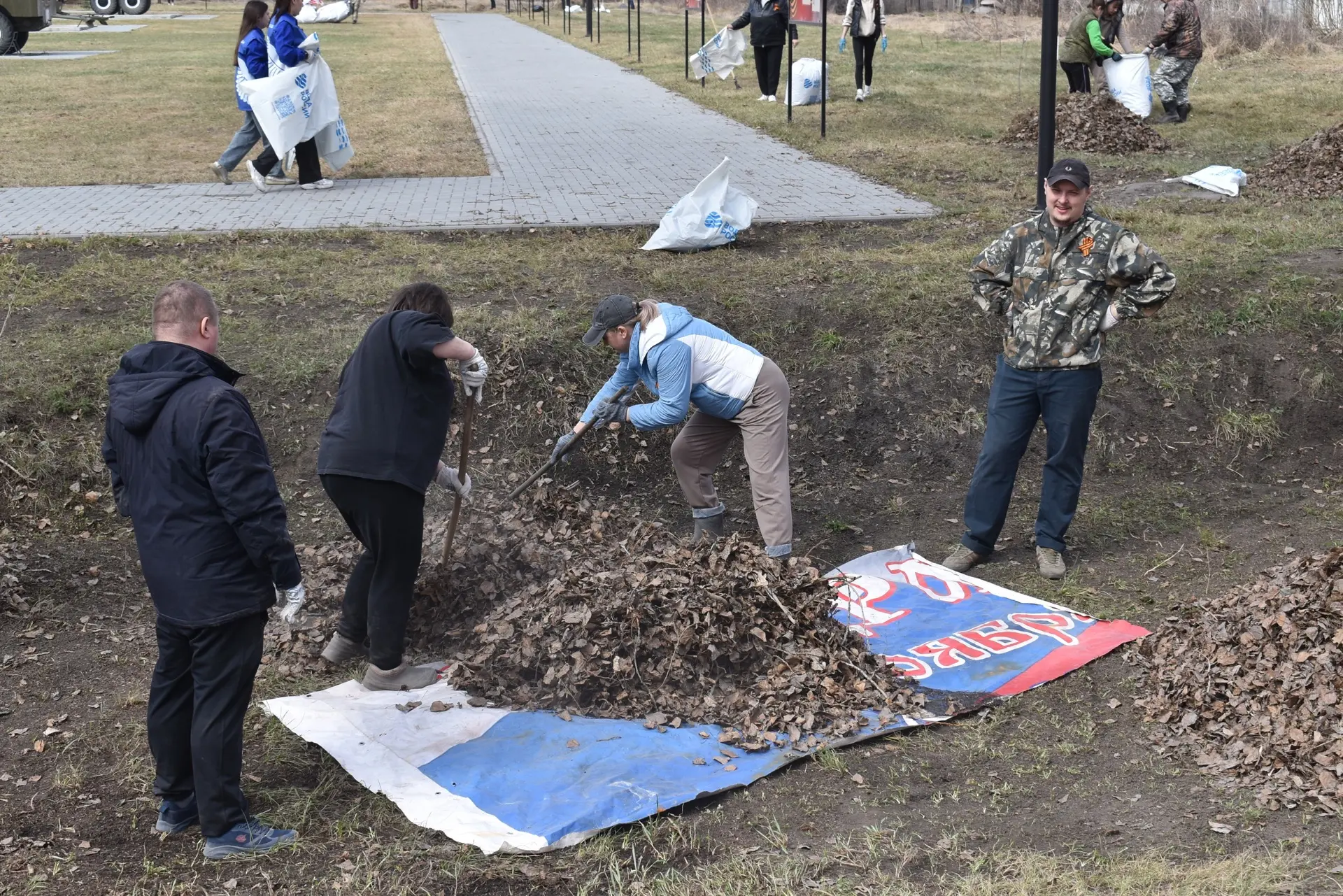 Краснозерцы традиционно приняли  активное участие в  субботнике