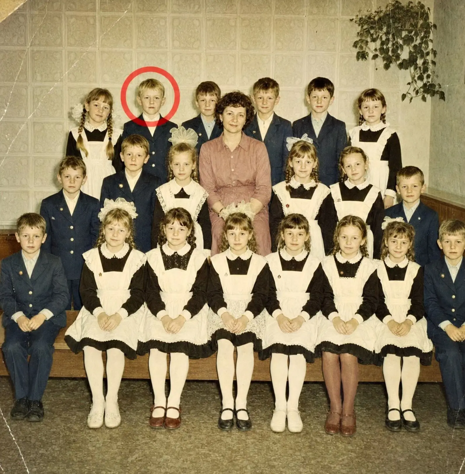 В 1989-м исчезли все ученики одного класса. Через 35 лет их нашли, и то, что выяснилось, заставило с