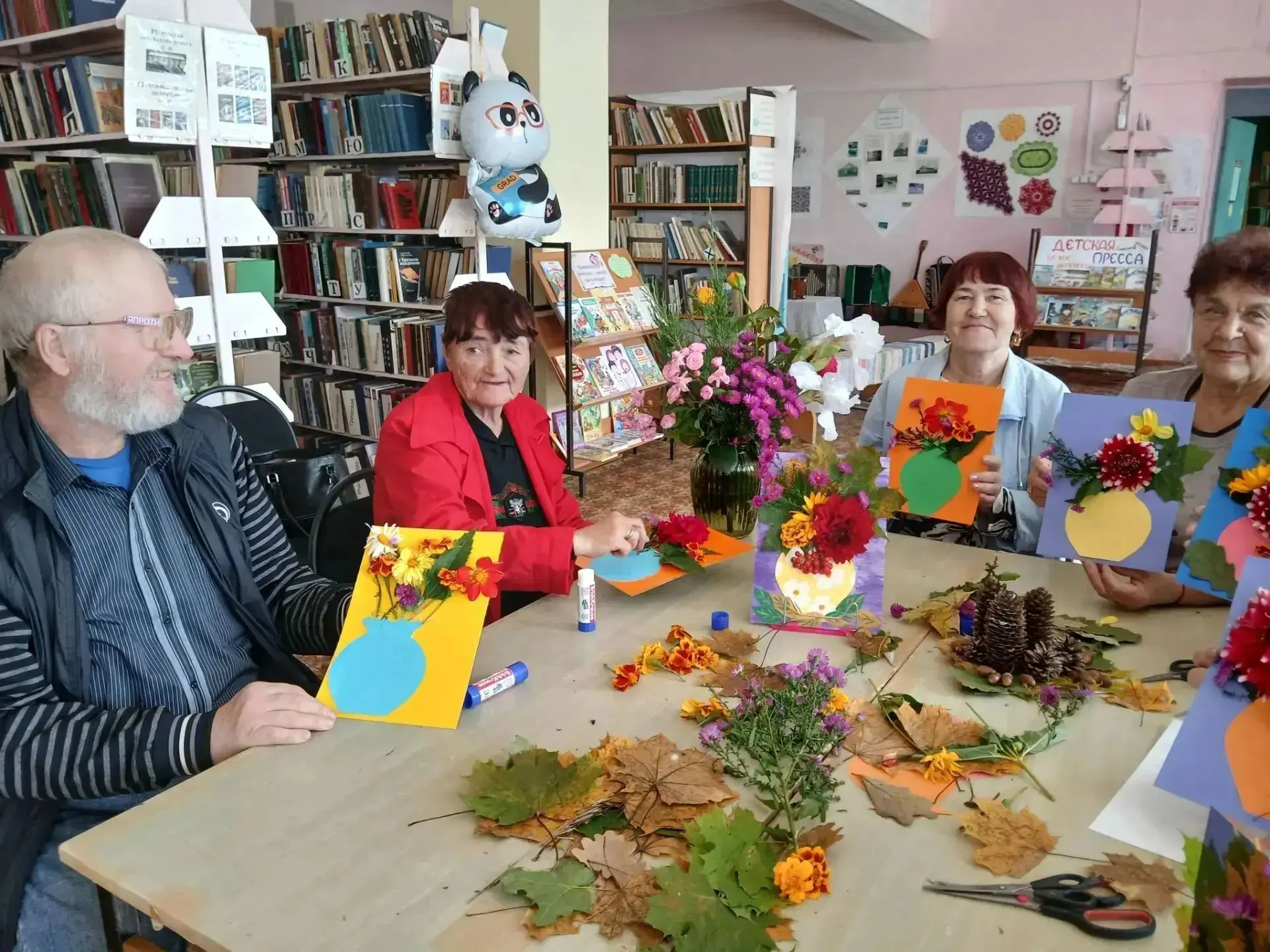 🍁 День пожилого человека: встречи, подарки и важные инициативы ЛДПР