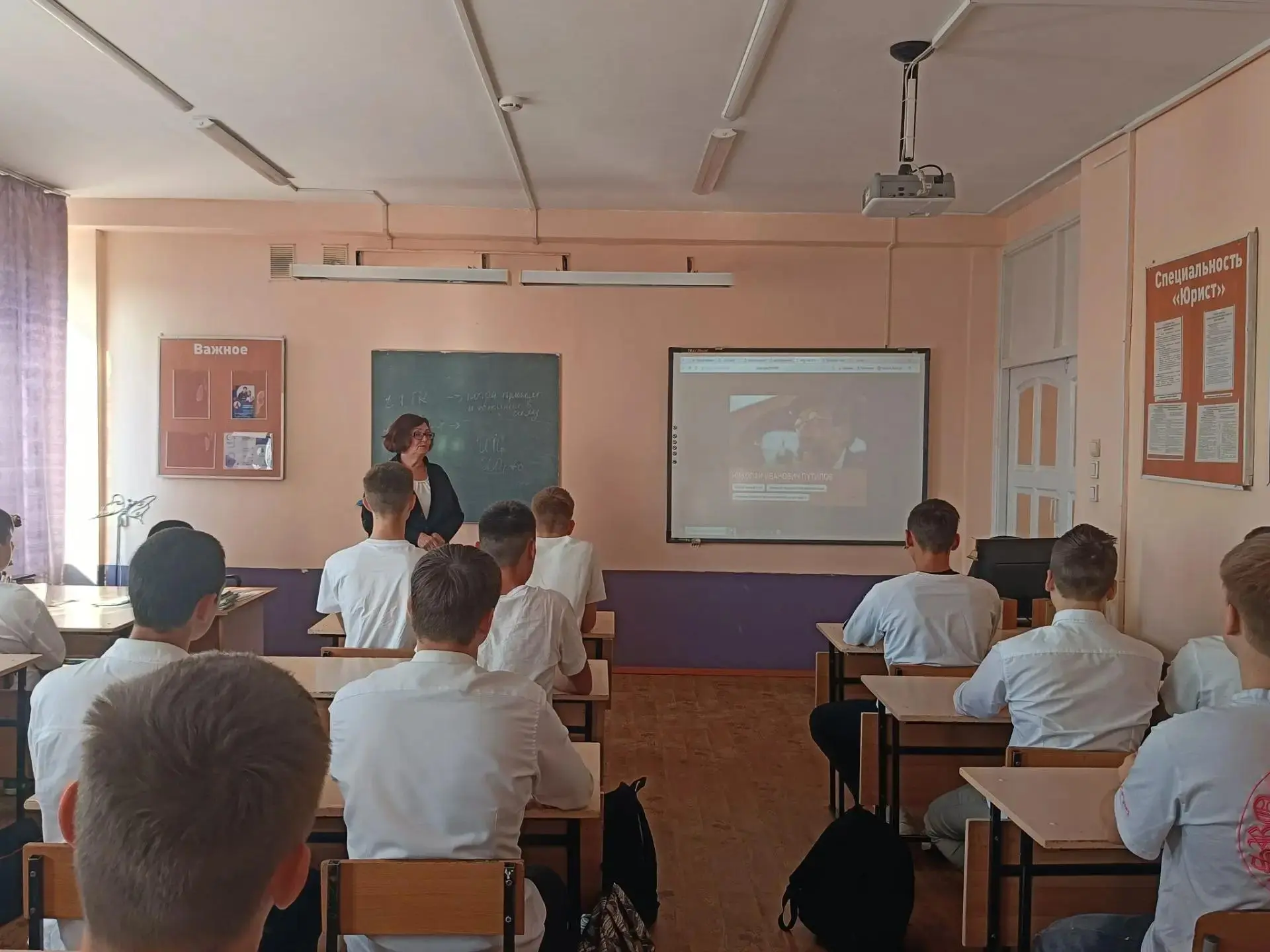 Память поколений: «Разговоры о важном» в Абаканском строительном техникуме