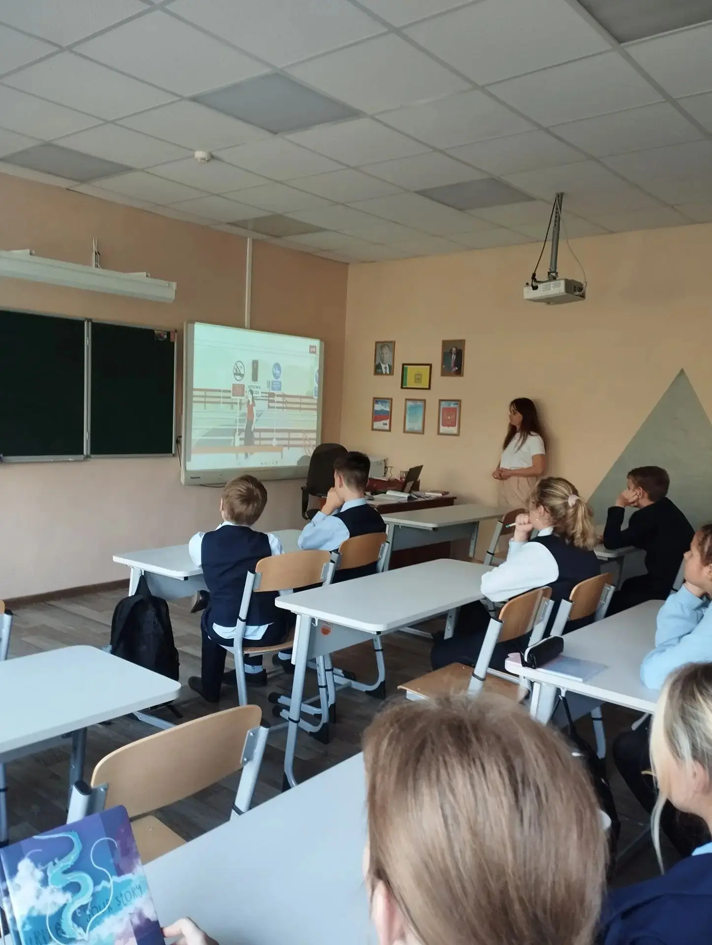 Постоянно в нашей школе проходят уроки безопасности. В очередной раз ребятам напомнили ...
