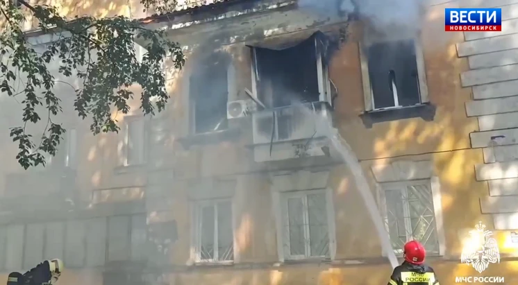 🔥 Пожар в жилом доме

В трёхэтажном жилом доме в Калининском районе Новосибирска произошёл пожар. О