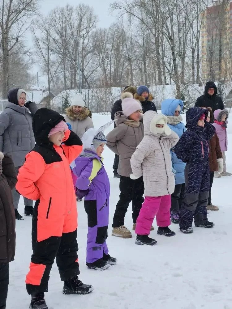 «Тайны рождественского катка»: яркое открытие зимнего сезона в СОШ  № 16!  6 января в СОШ № 16 состо