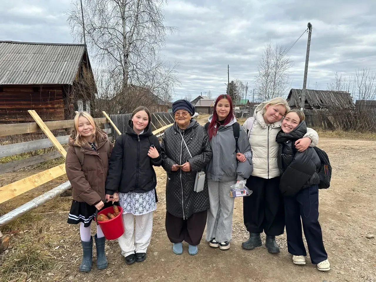 в Белькачах тепло отметили Декаду пожилого человека и поддержали семью Бесовых