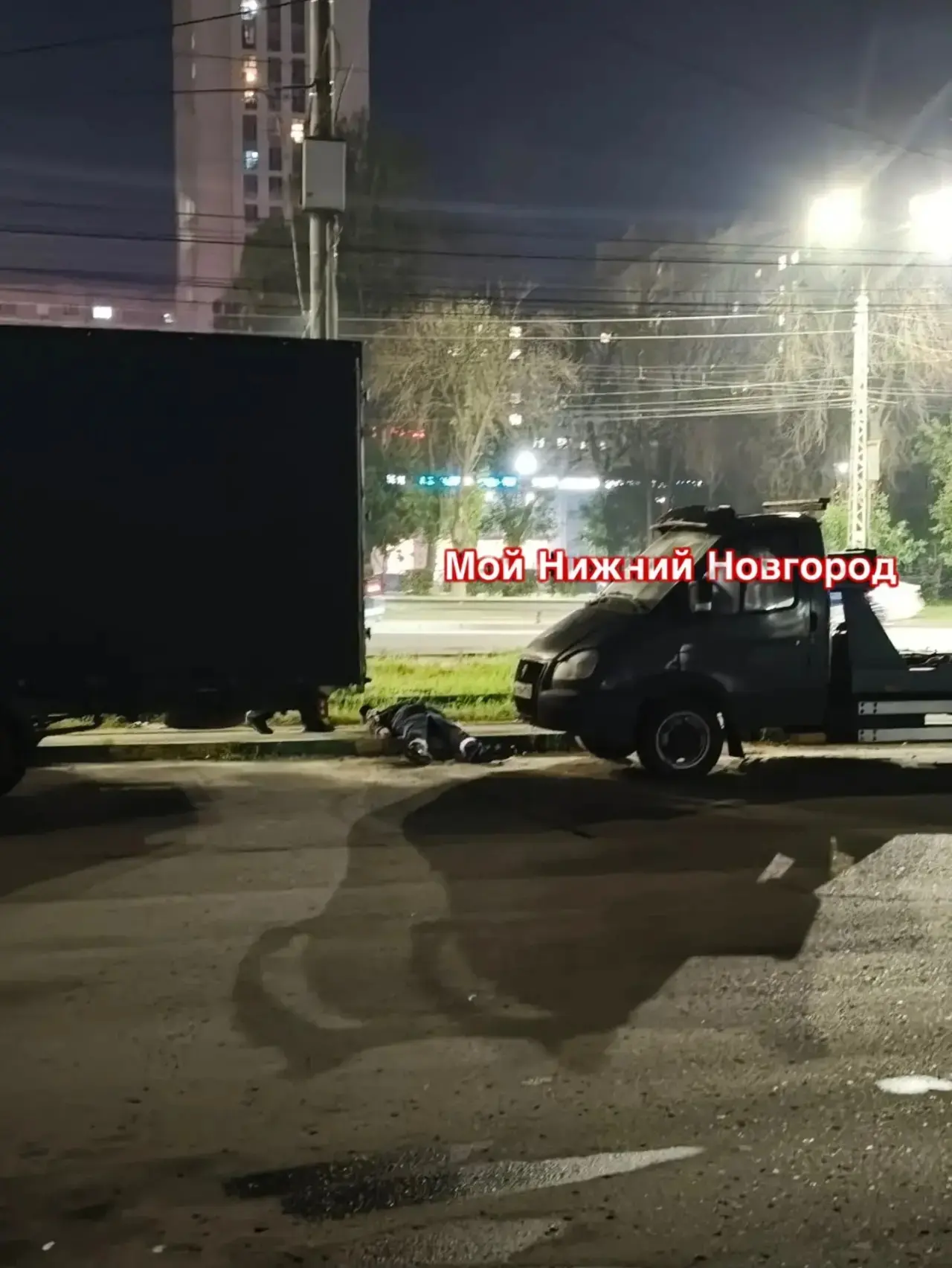 Нам пишут: «На Московском шоссе около дома №122 лежит труп мужчины. На место вызвали по...