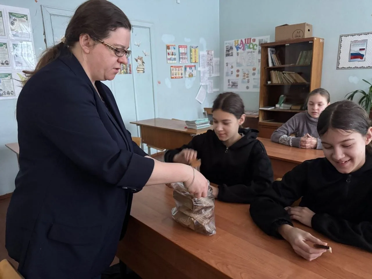 Сегодня в нашей школе Работники Песской библиотеки и Дома культуры провели ежегодную ак...