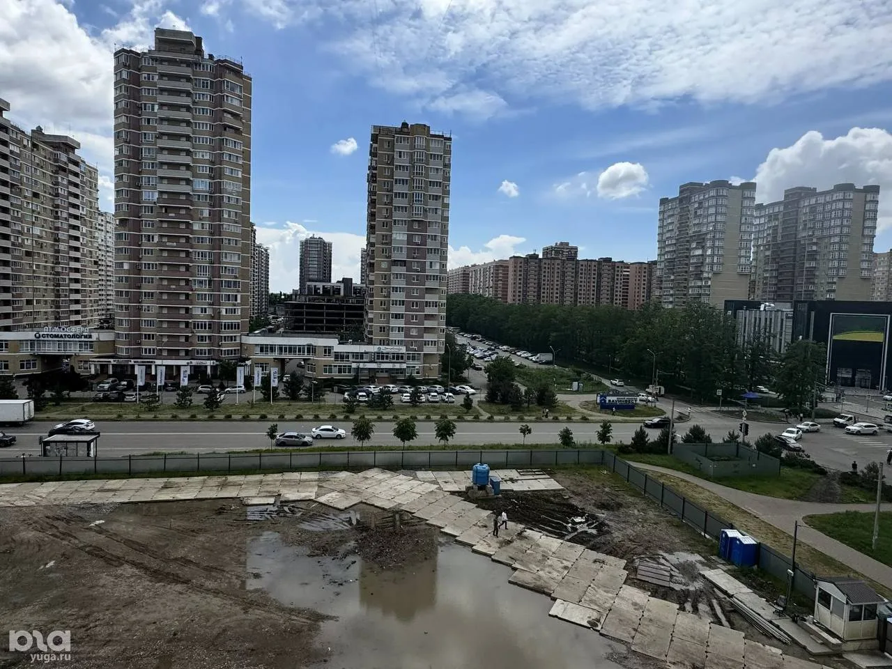 Жители ЖК «Легенда» бьют тревогу из-за стройки ТЦ прямо под окнами