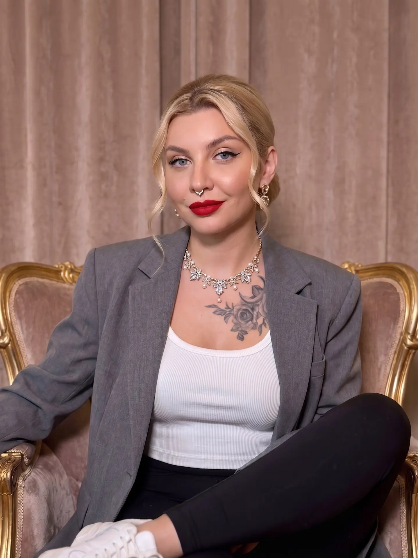 Маг 💎 или шут🦹‍♀️?
