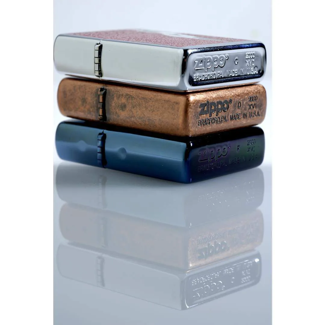 Zippo с "переходными штампами" 2000 года.