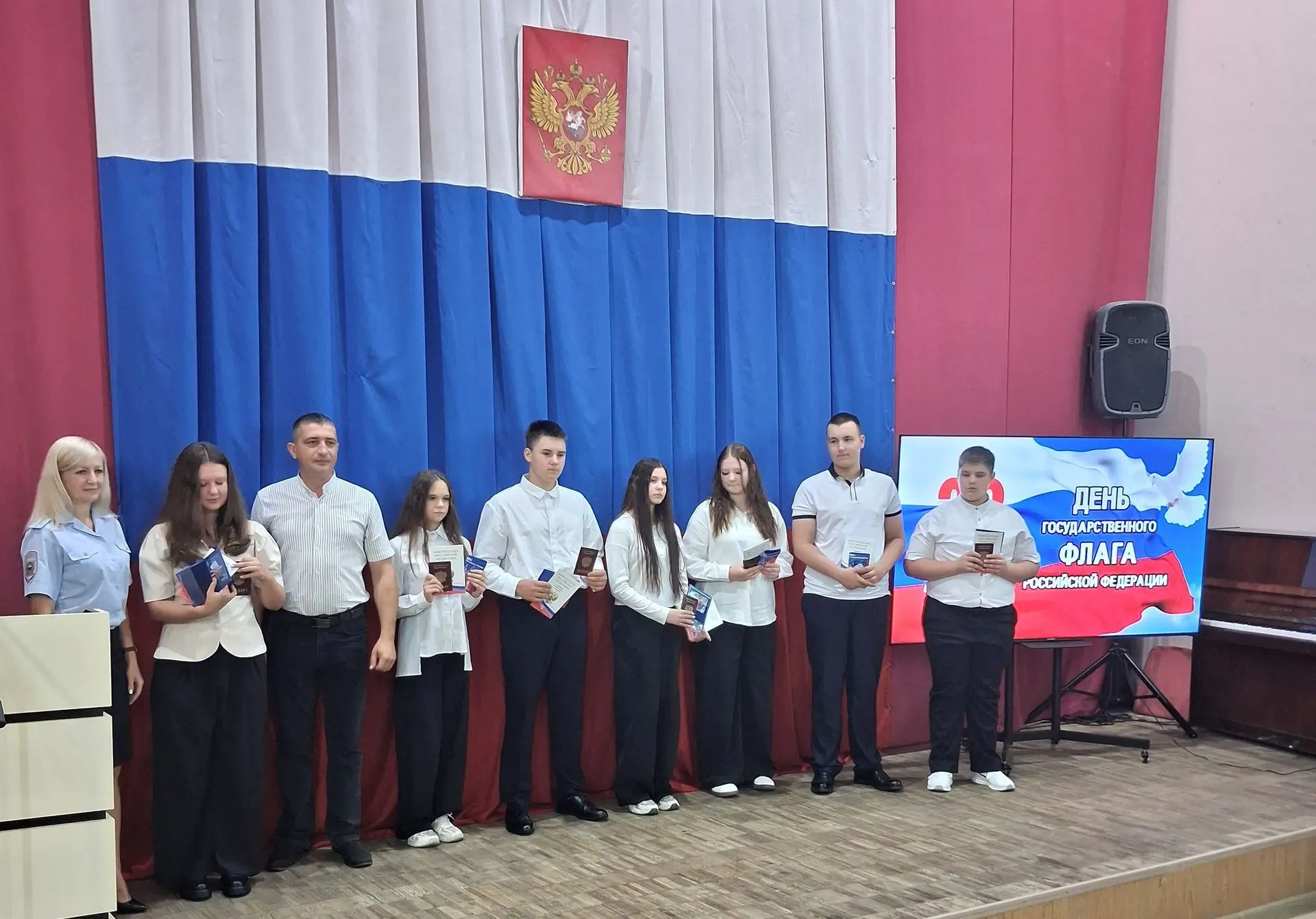 21 августа в Доме культуры состоялось торжественное мероприятие, посвященное Дню госуда...