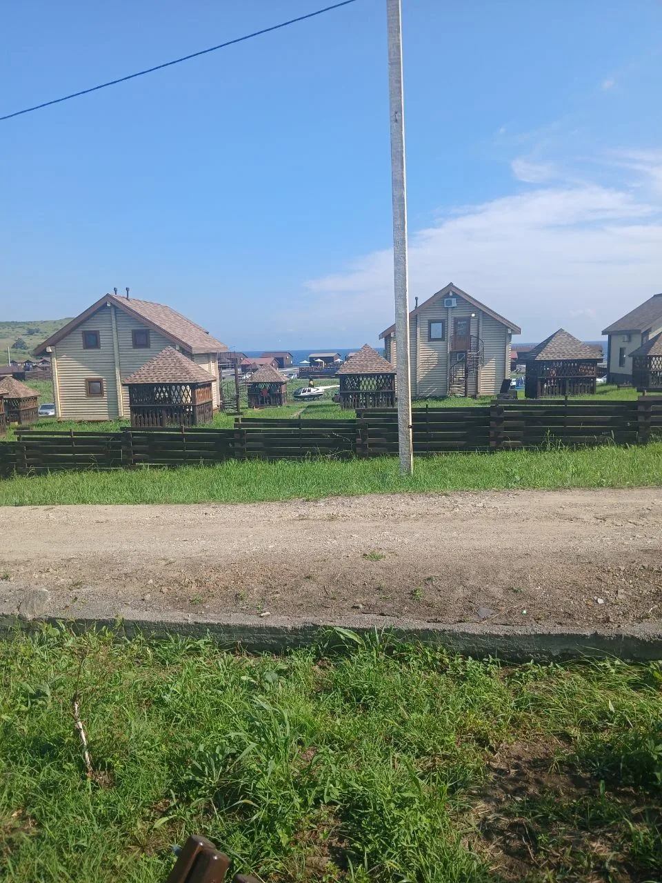 В Зарубино вертолет, севший на базу отдыха, перепугал отдыхающих                       ...