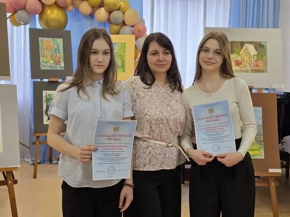 «С искусством в сердце» - под таким названием открылась  в зале Детской школы искусств ...