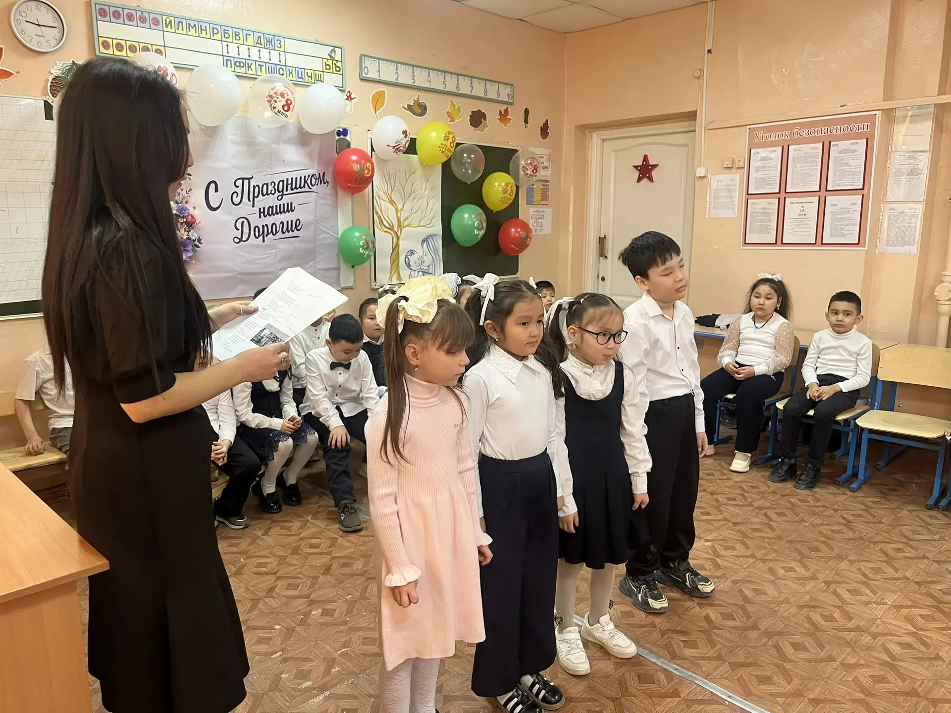 🌸 «От самых маленьких – самым любимым!» 🌸  6 марта в 1 «А» классе состоялся замечательный праздник, 