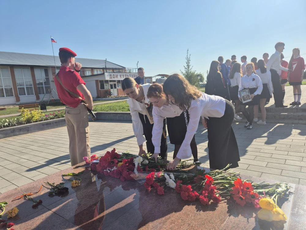 🎖️«Вечная память героям: как прошла линейка ко Дню Победы в нашей школе» 🎖️  В ГБОУ СОШ с. Ягодное п