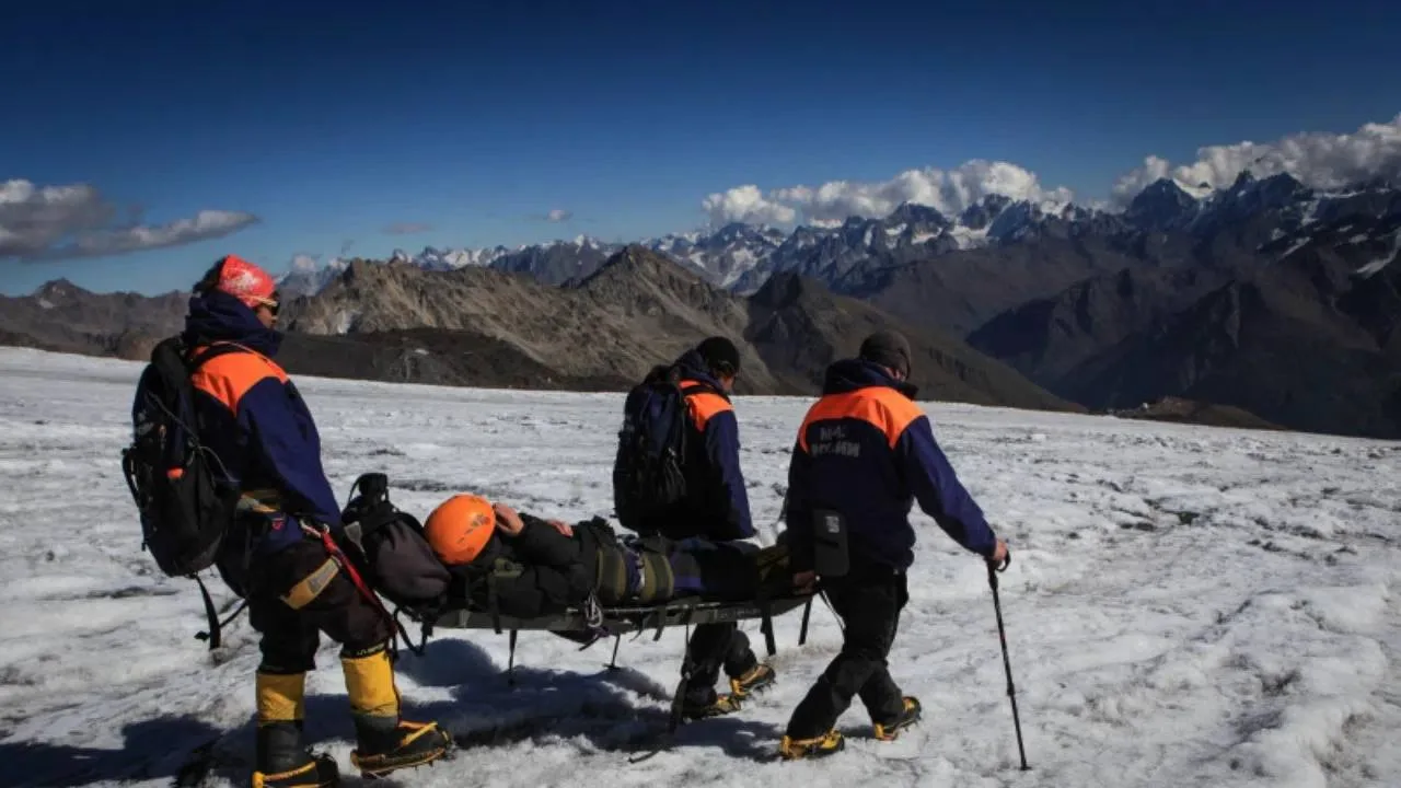 🏔️ Туриста из Новосибирска спасли на Эльбрусе