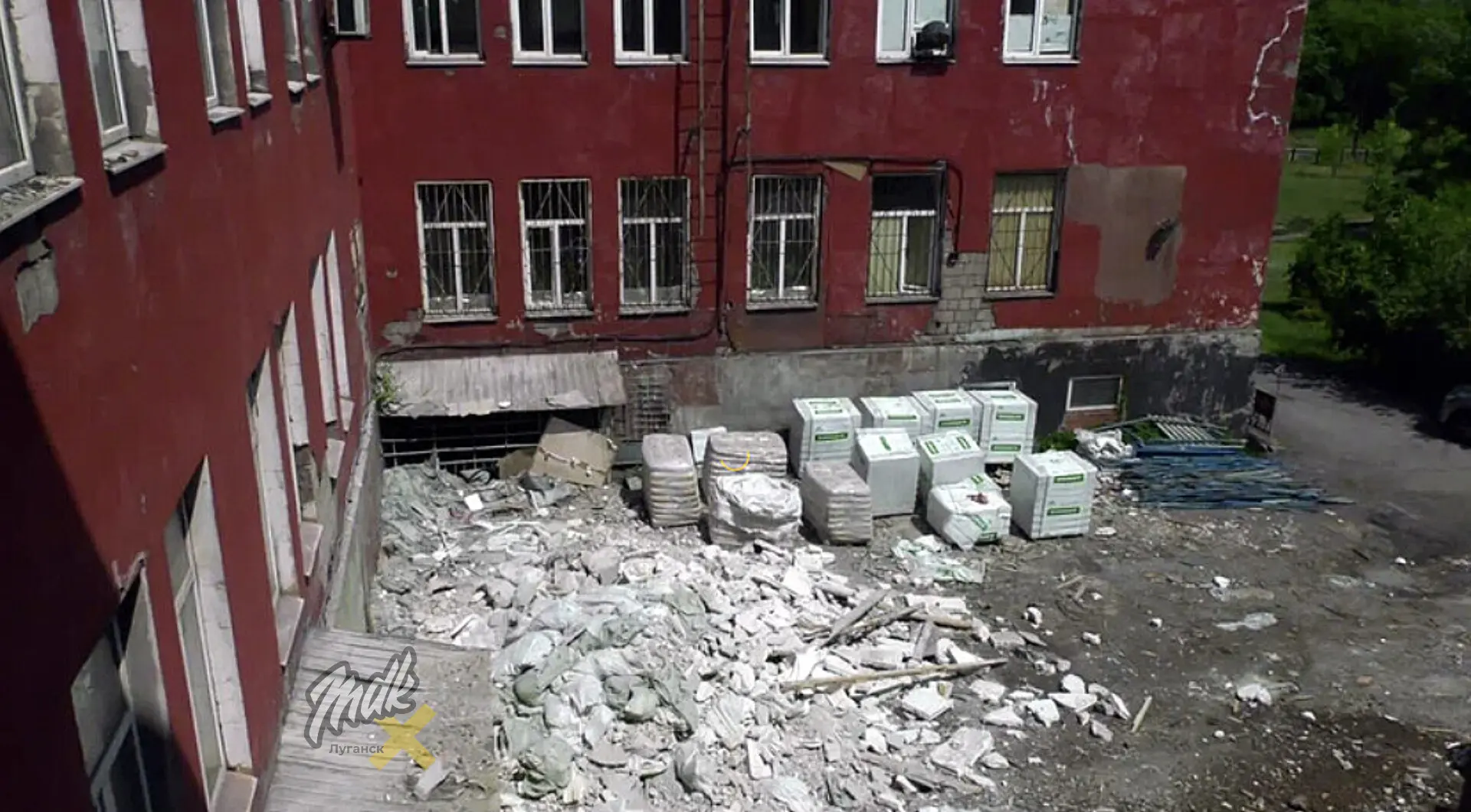🏥 В Алчевске ремонтируют городскую поликлинику

Здание построили ещё в середине прошлого века, и с 