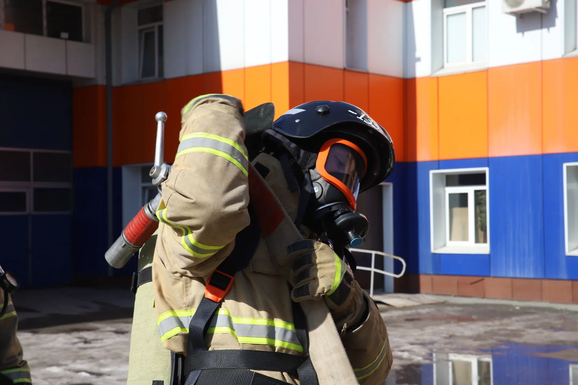 Пополнение в рядах профессионалов🚒   Сегодня на Выставке пожарно-спасательной службы Новосибирской о
