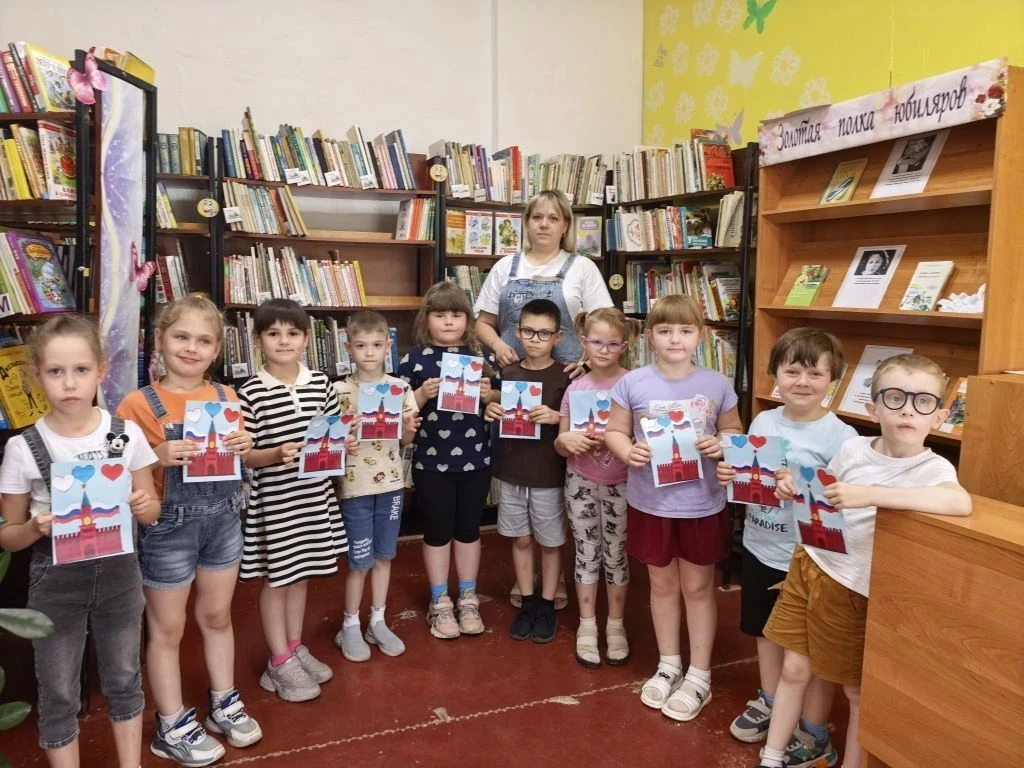 Мастер‑класс «Россия в сердце» прошёл ярко и творчески! ✨

Библиотекарь Боровикова Вера Валерьевна п