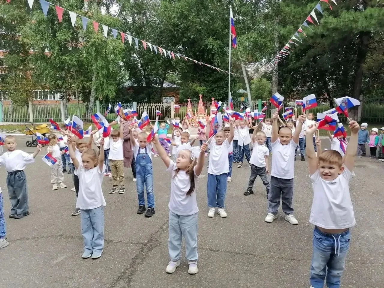 🇷🇺В нашем детском саду прошёл праздник, посвящённый Дню Государственного флага Россий...