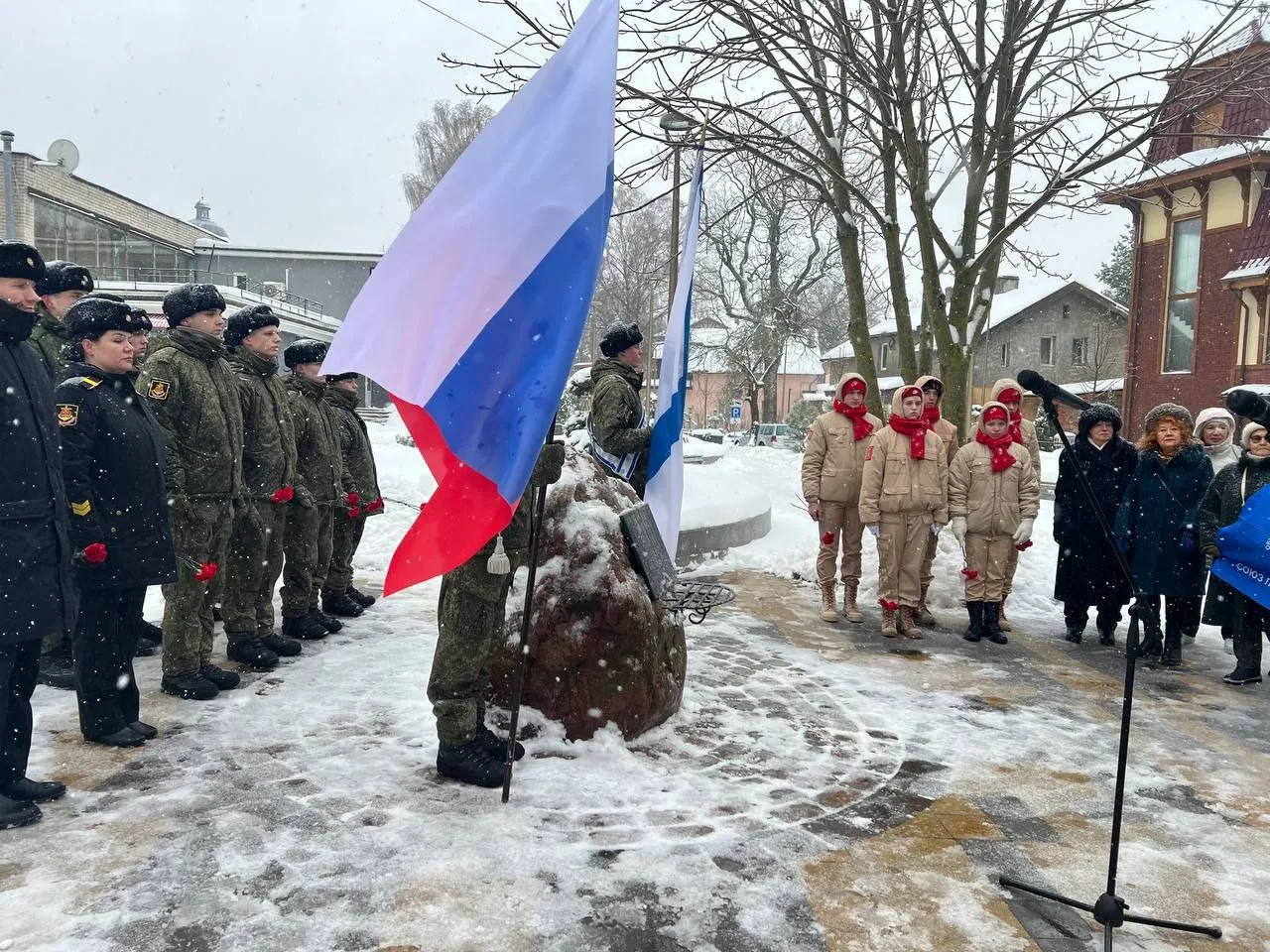 🔶🔥Юнармейцы гимназии Вектор стали участниками митинга, посвященного  Дню памяти воинов-интернационал