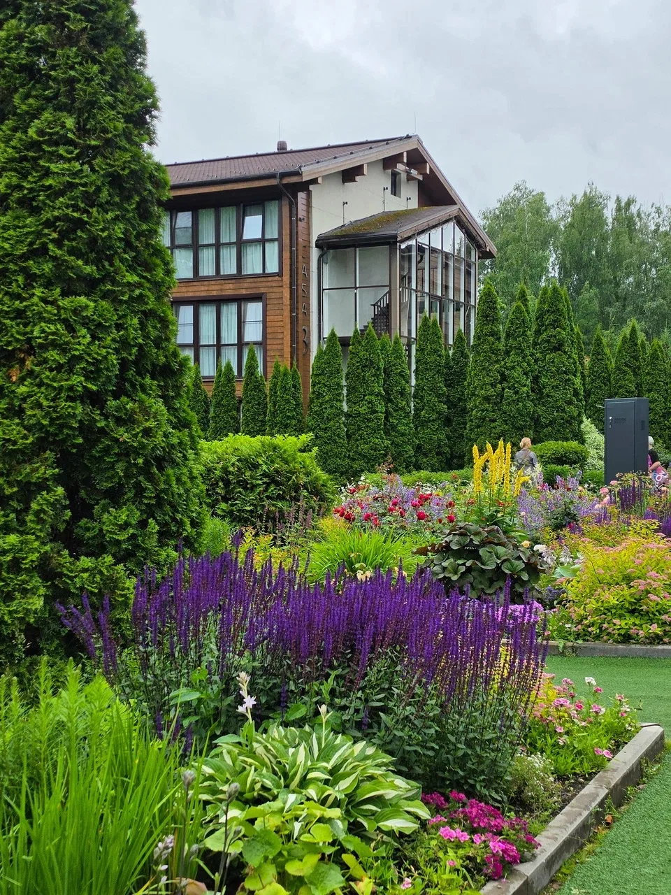 Les Art Resort