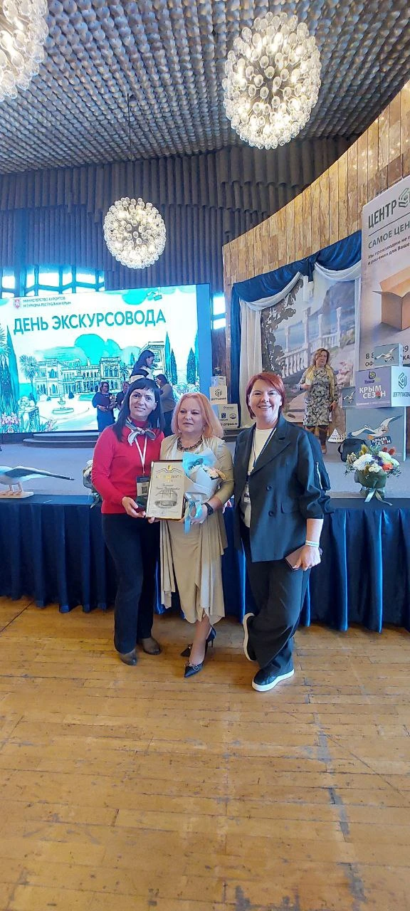Получила Благодарность от Председателя Госсовета Республики Крым Владимир Константинов .