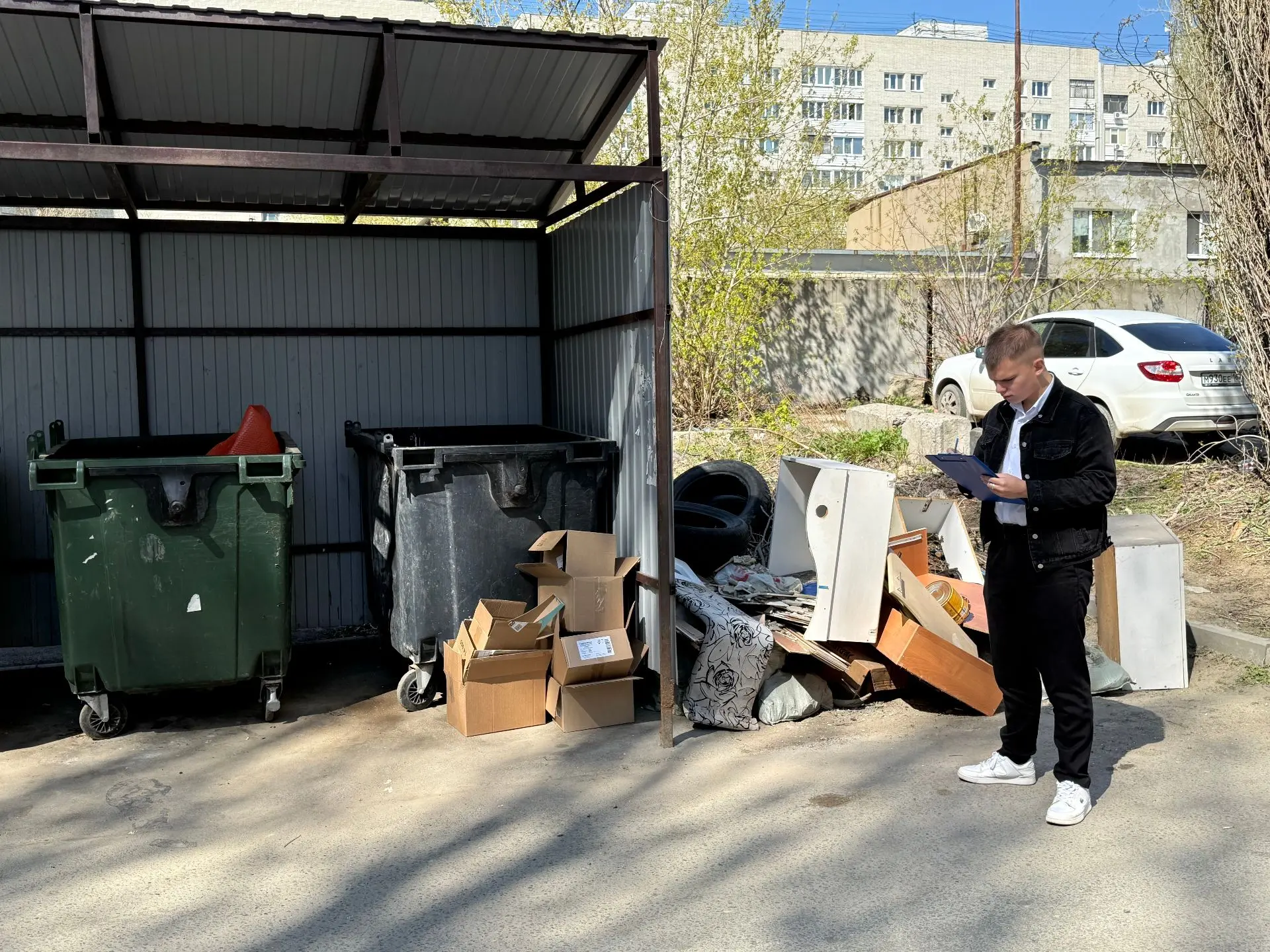 Рейд по контейнерным площадкам: комитет проверил содержание и благоустройство мест накопления ТКО
 
