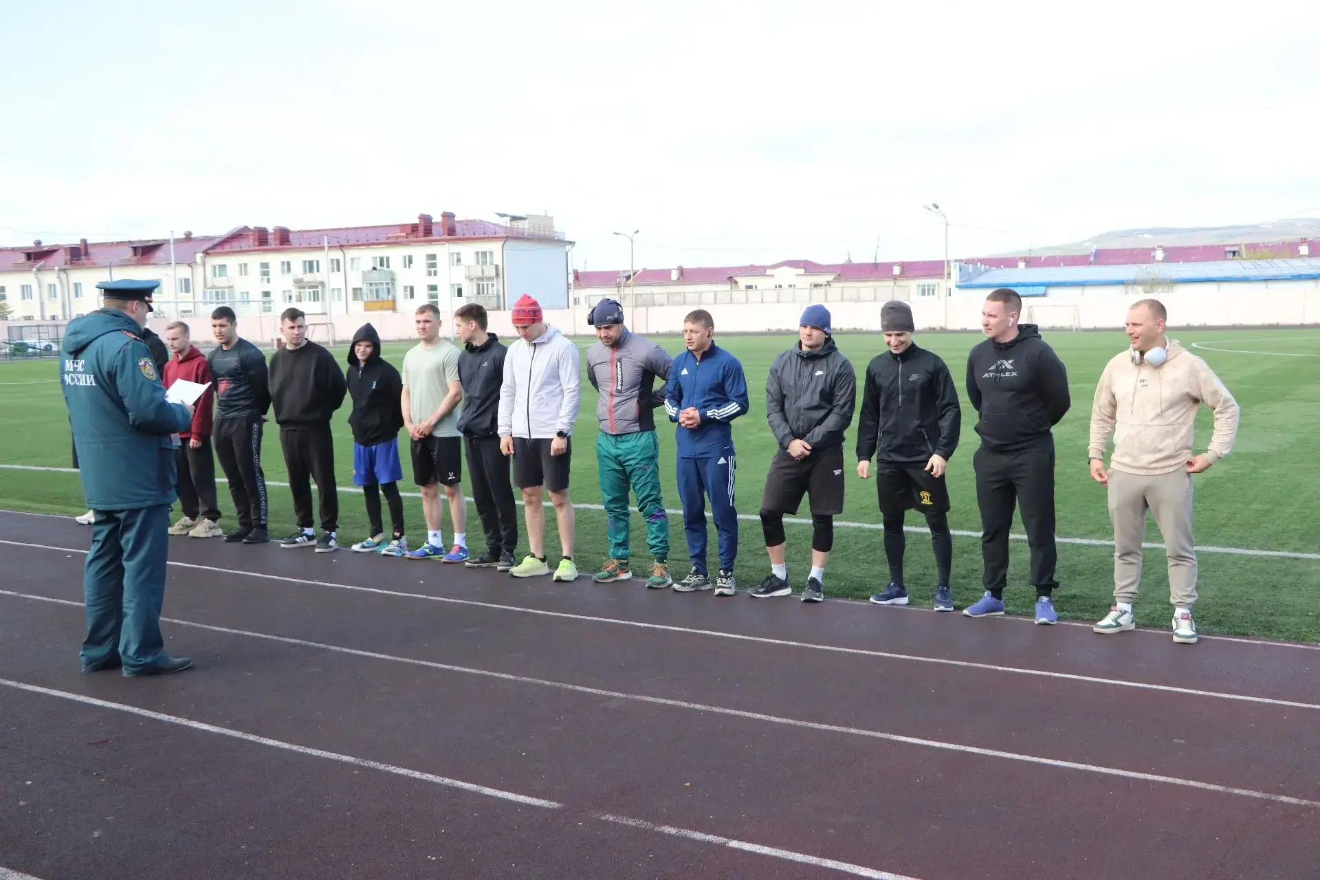🏃 На городском стадионе Магадана прошли соревнования по легкой атлетике среди сотрудников Главного 