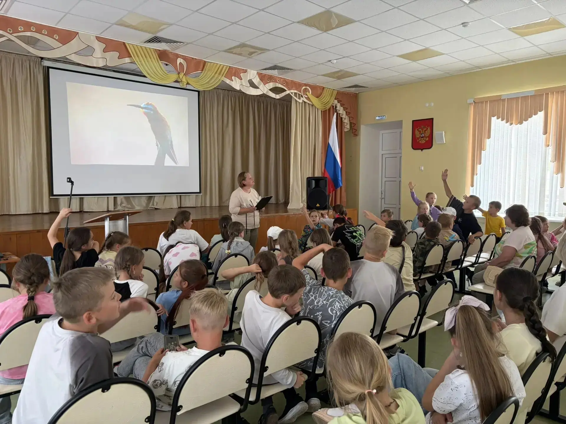 📅📚 7 июля в лагере МБОУ "Красногорбатская СОШ" ребята окунулись в мир науки.
📽️🐾 Все отряды посм