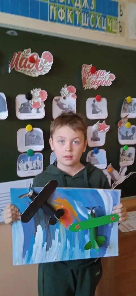 🎶 «Разговоры о важном»  Сегодня после торжественной линейки обучающиеся нашей школы приняли участие 