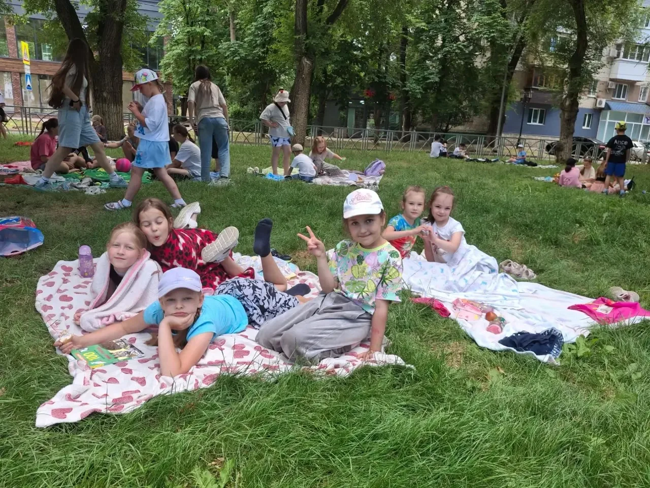 Сегодня наш пришкольный лагерь устроил настоящий праздник на природе! ☀️

Мы выбрались на долгожданн