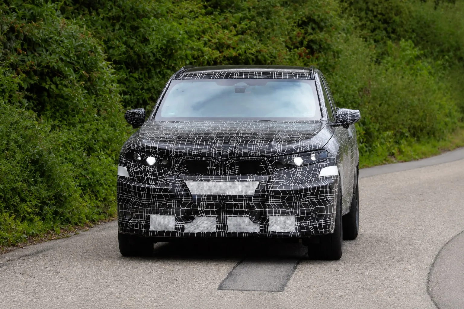 ⚡ BMW ГОТОВИТ ЭЛЕКТРИЧЕСКОГО МОНСТРА, КОТОРЫЙ МОЖЕТ ПЕРЕПИСАТЬ ПРАВИЛА ИГРЫ!

Пока большинство произ