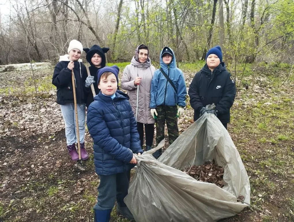 В рамках месячника по благоустройству и Всероссийской акции "Зеленая весна" обучающиеся...