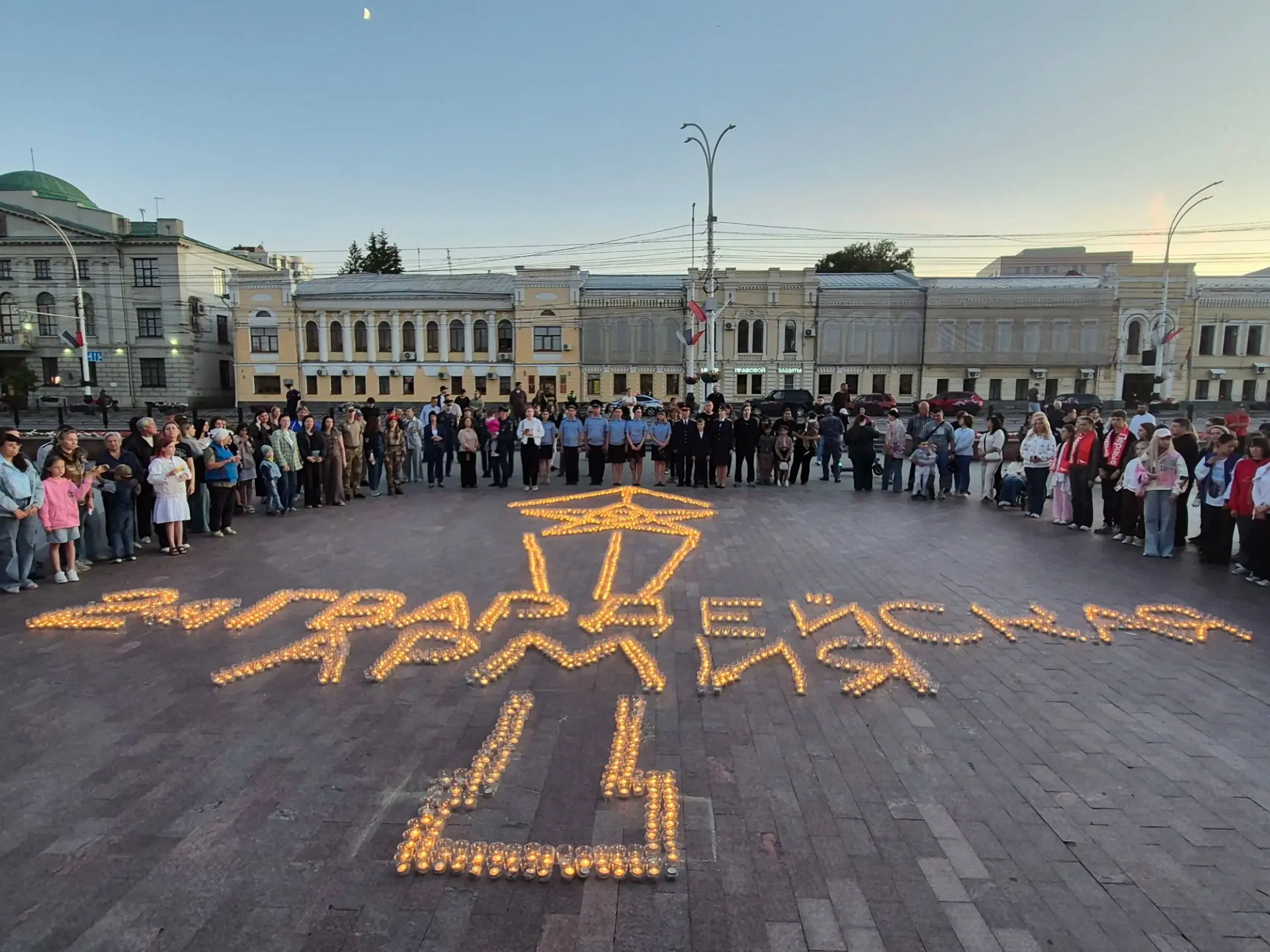 В канун Дня памяти и скорби наш город присоединился к важной международной традиции. В сквере  Зои К