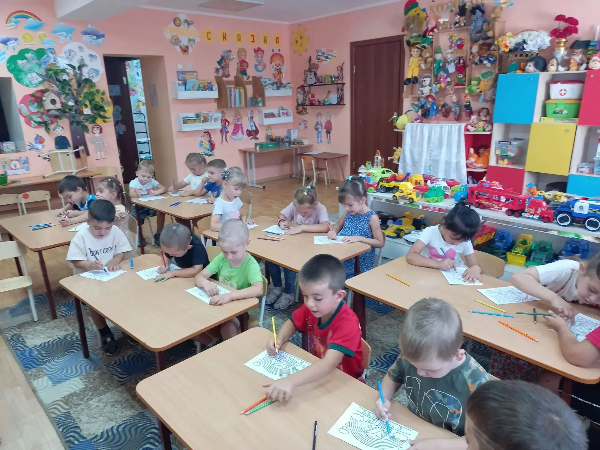 Вчера в саду прошел День радуги! Запомнить все семь цветов нам помогла старая добрая сч...