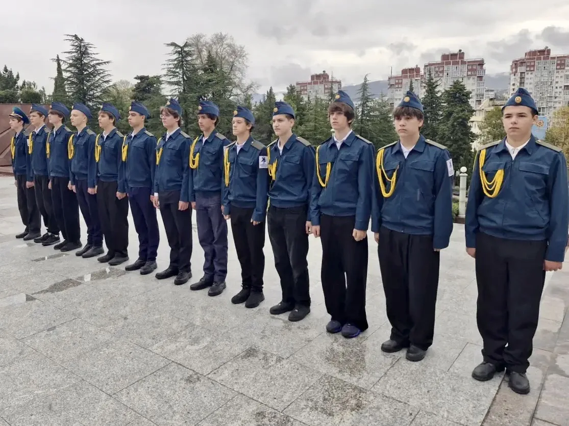 🎖️ После успешного прохождения инструктажа по несению почетной Вахты Памяти учащиеся М...