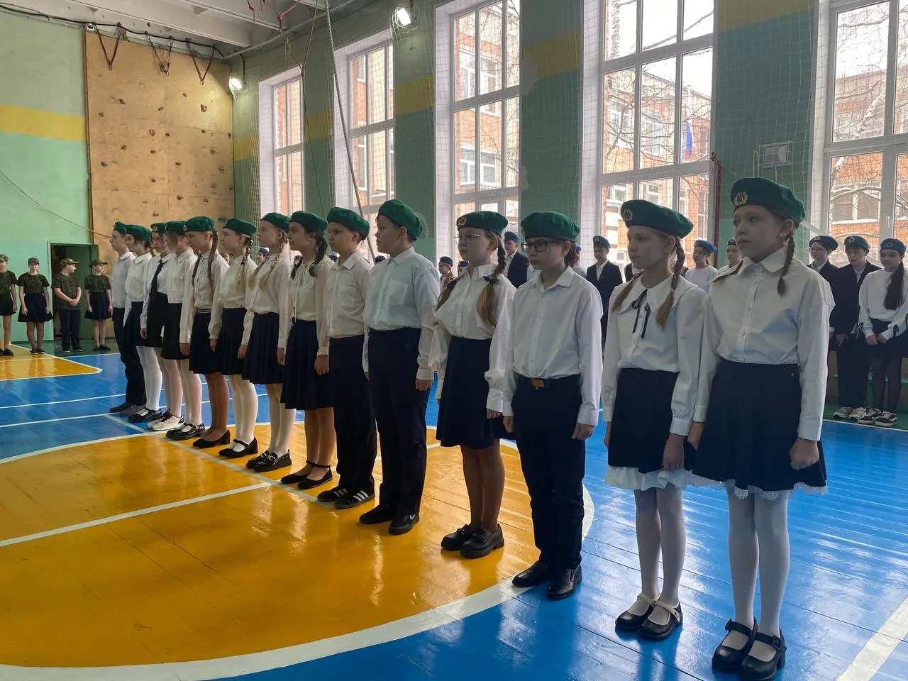 📣 Конкурс смотра строя и песни и знаменных групп 2026!  13 февраля в нашей школе прошло два замечате