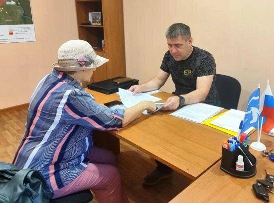 Депутат ЗС Максим Петров рассмотрел обращения жителей Усолья-Сибирского и Усольского ра...