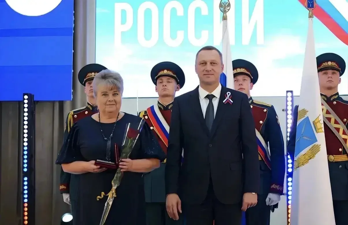 Губернатор Саратовской области Роман Викторович Бусаргин вручил государственные награды Российской Ф