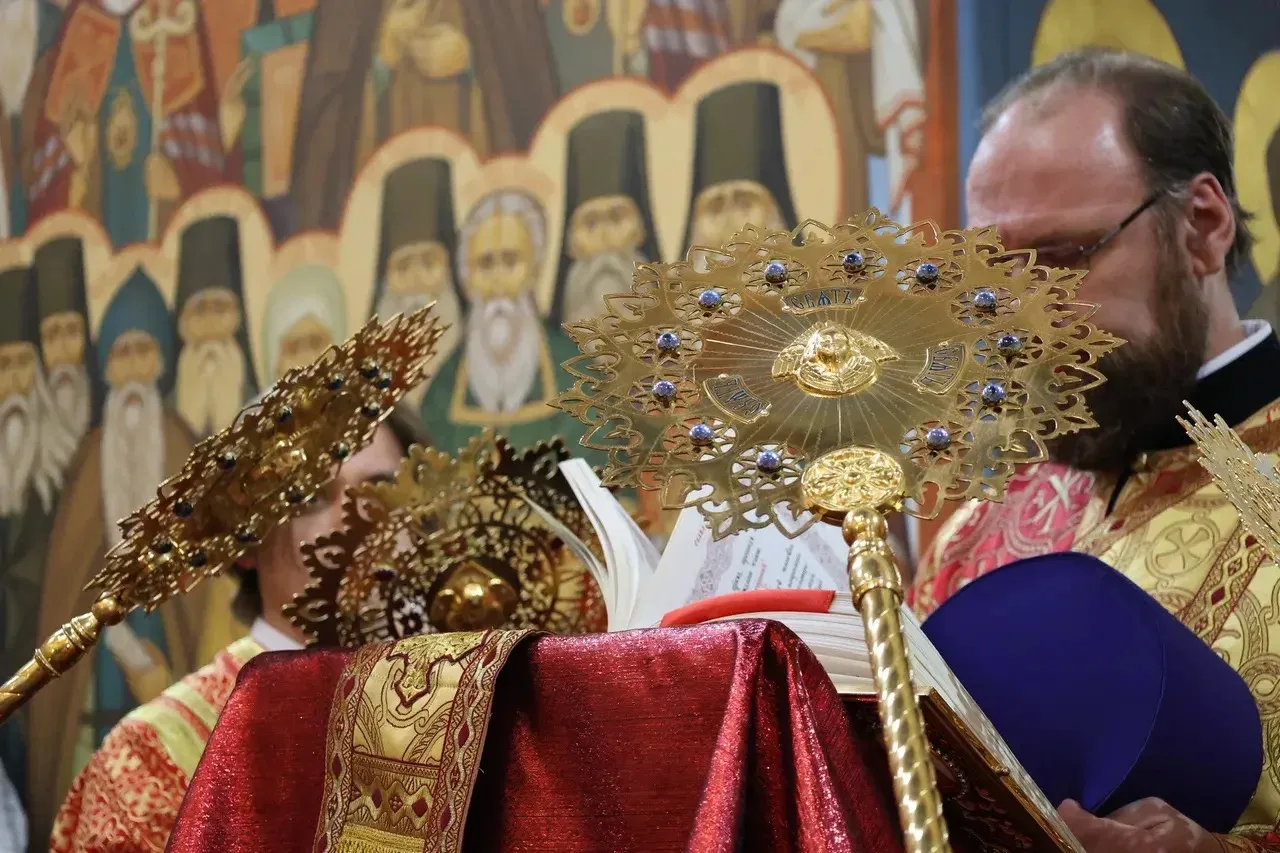 В Неделю о слепом митрополит Иркутский и Ангарский Максимилиан совершил Божественную литургию в кафе