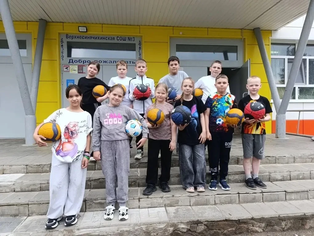 ⚽🏅НАША ЯРКАЯ НЕДЕЛЯ ПРОДОЛЖАЕТСЯ!🏃‍♀️🤸‍♂️

Сегодня школа превратилась в настоящую спортивную арен